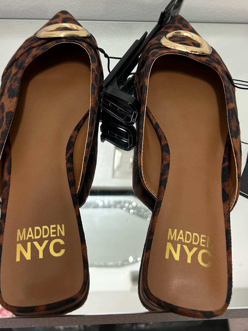 Madden NYC Leopard Print Mule Flats NWT Pointed Toe Gold Buckle Chic - Picture 5 of 7